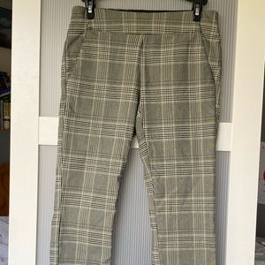 Grey gingham patterned capris